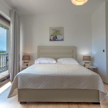 Apartments Emanuela Sukosan Luaran gambar