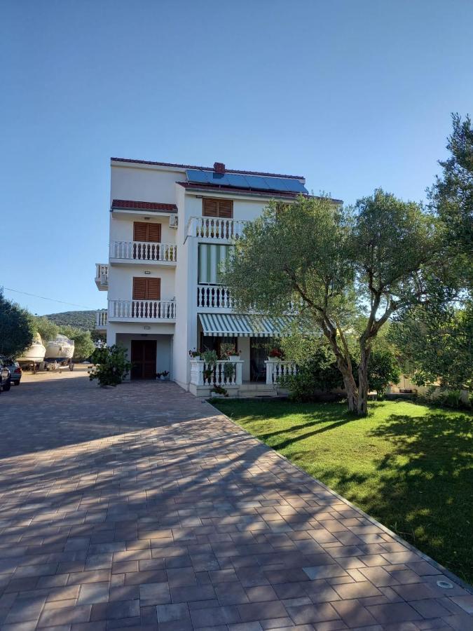 Apartments Emanuela Sukosan Luaran gambar